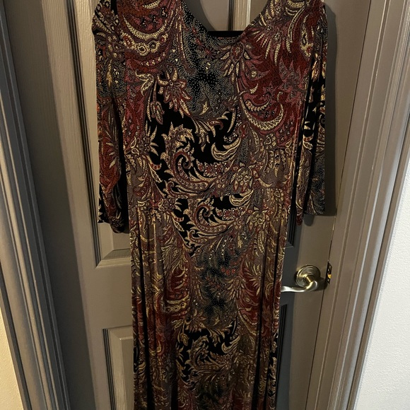 Beautiful classy below the knee, stretch knit dress. - Picture 3 of 5